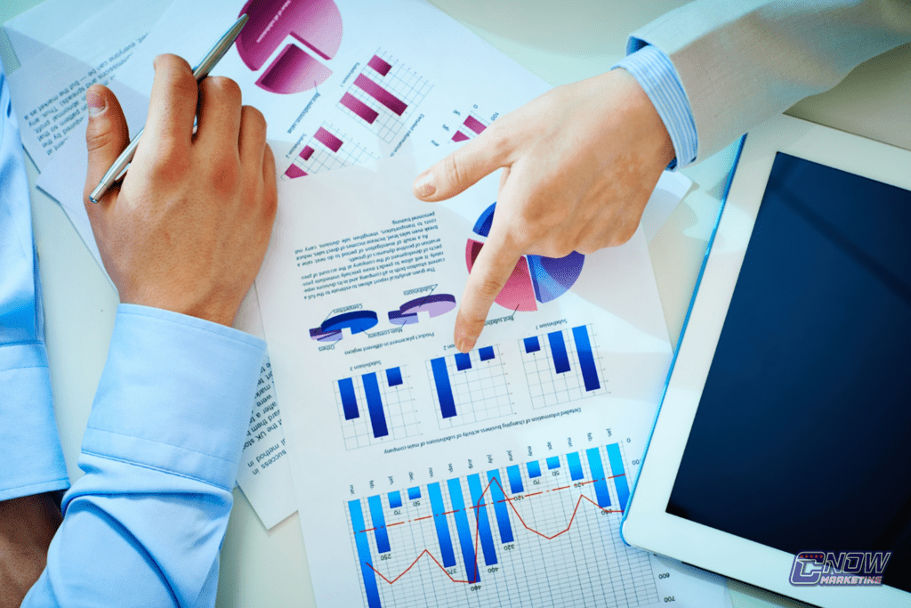 Descubra como os testes A/B podem impulsionar o sucesso digital. Aprenda a tomar decisões informadas, melhorar taxas de conversão
